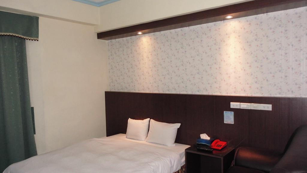 โมเดิร์น พลาซ่า โฮเต็ล Hotel เกาสง ภายนอก รูปภาพ