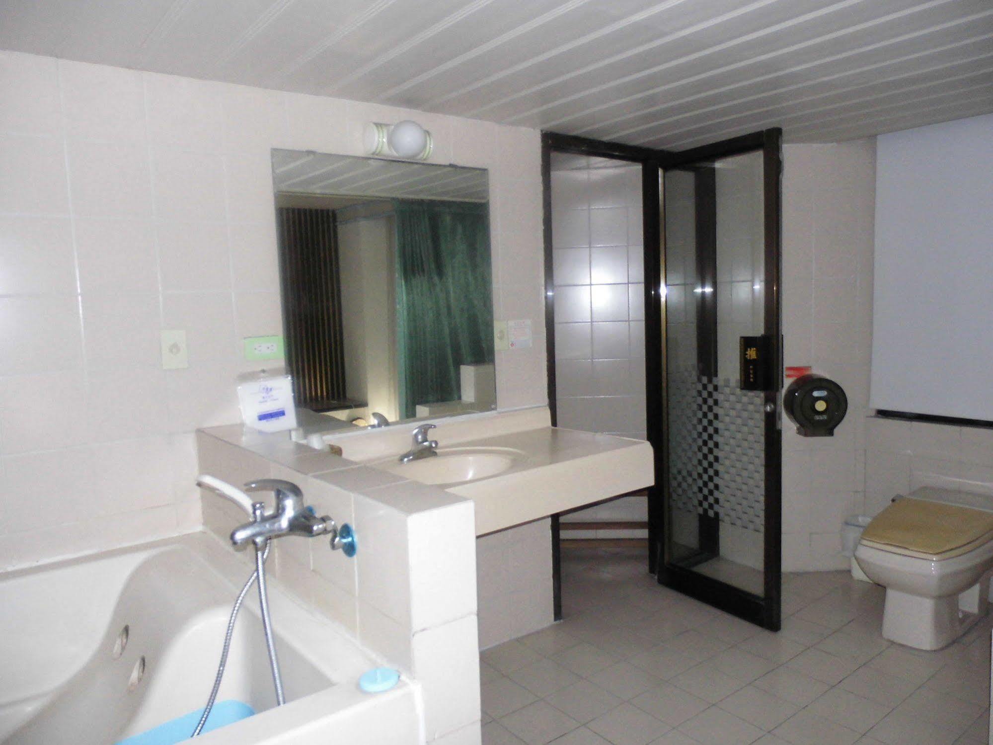โมเดิร์น พลาซ่า โฮเต็ล Hotel เกาสง ภายนอก รูปภาพ