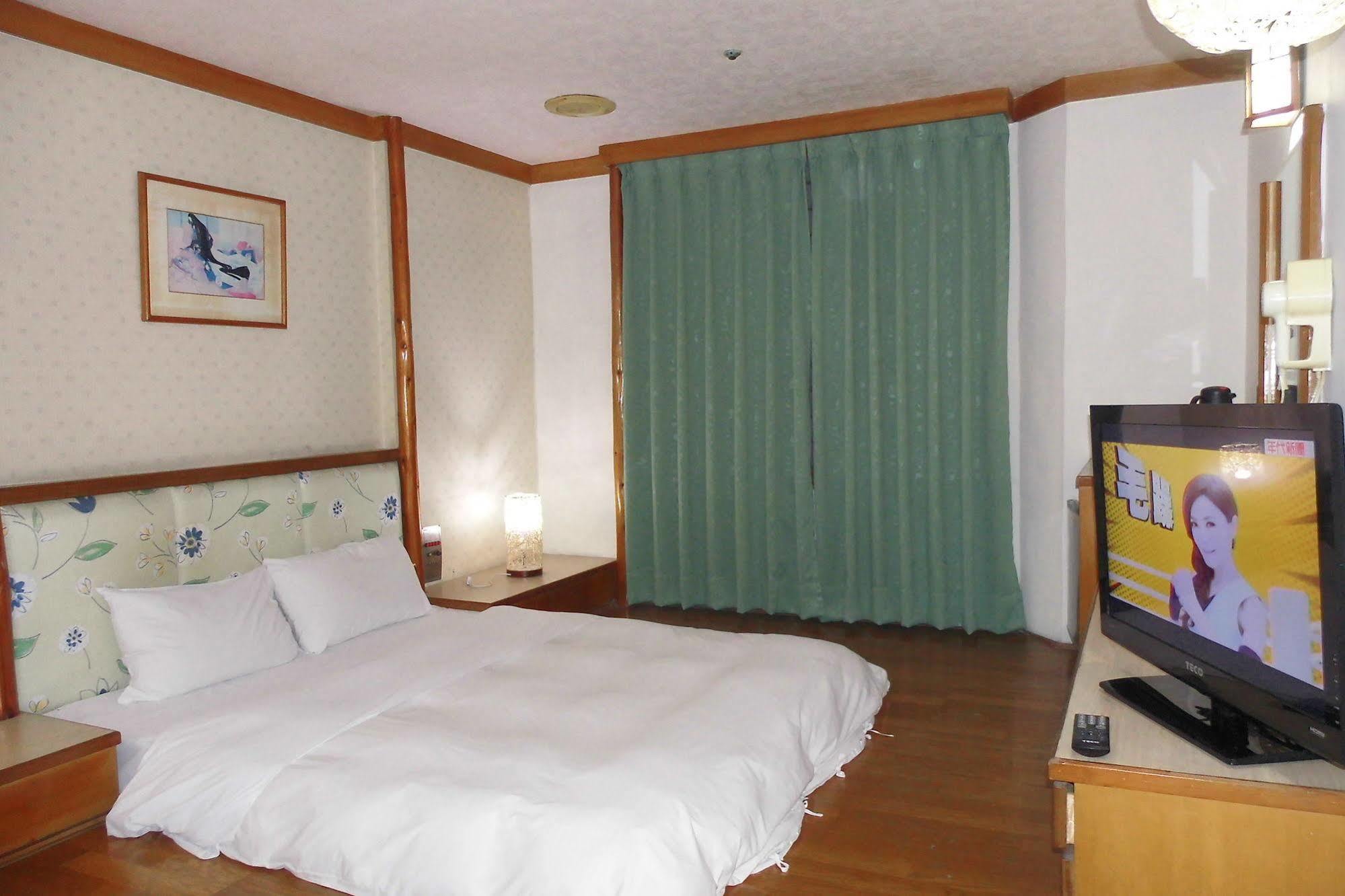 โมเดิร์น พลาซ่า โฮเต็ล Hotel เกาสง ภายนอก รูปภาพ