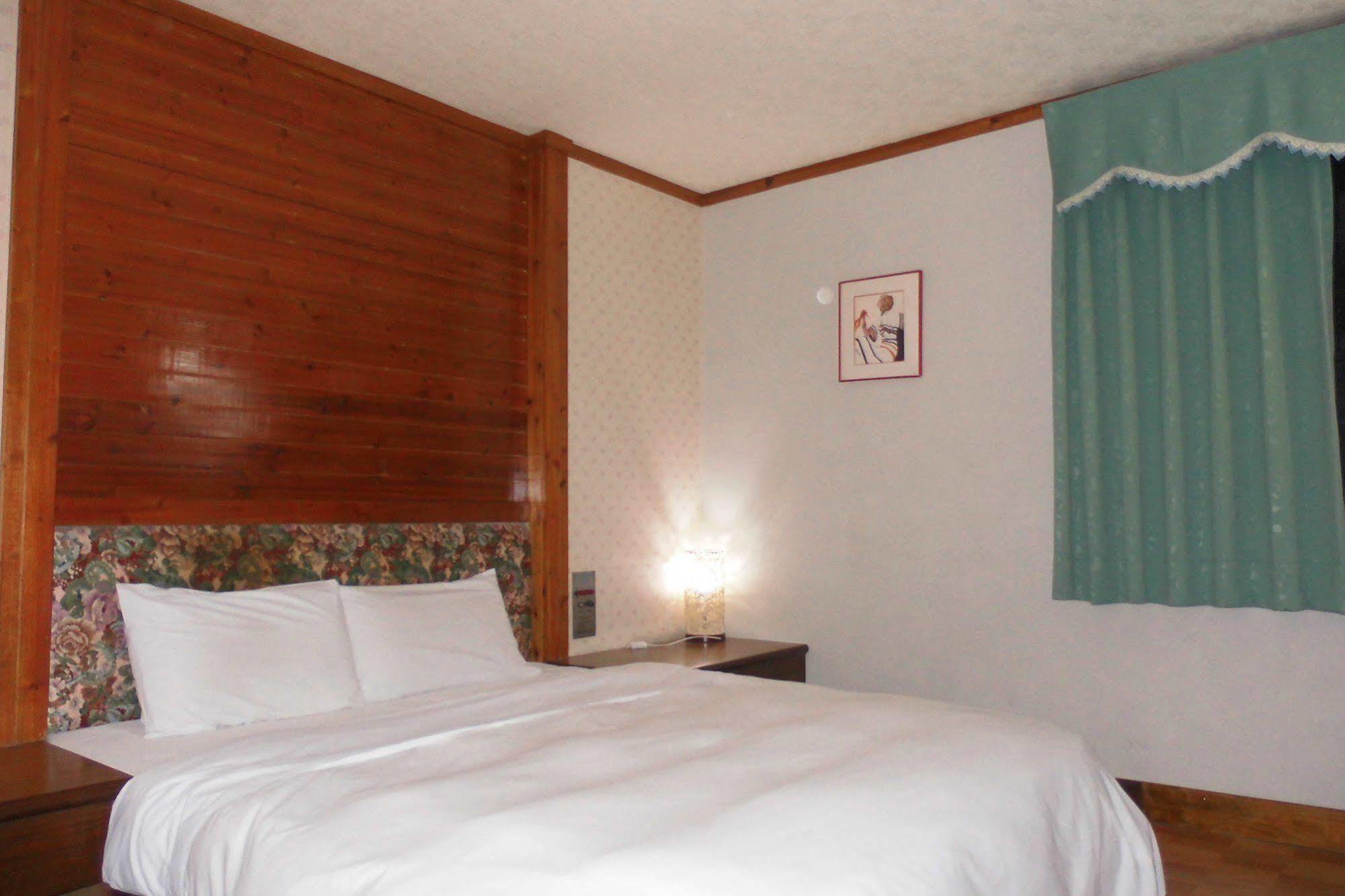 โมเดิร์น พลาซ่า โฮเต็ล Hotel เกาสง ภายนอก รูปภาพ