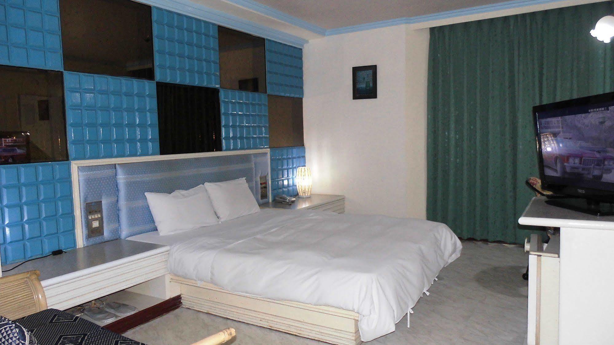 โมเดิร์น พลาซ่า โฮเต็ล Hotel เกาสง ภายนอก รูปภาพ