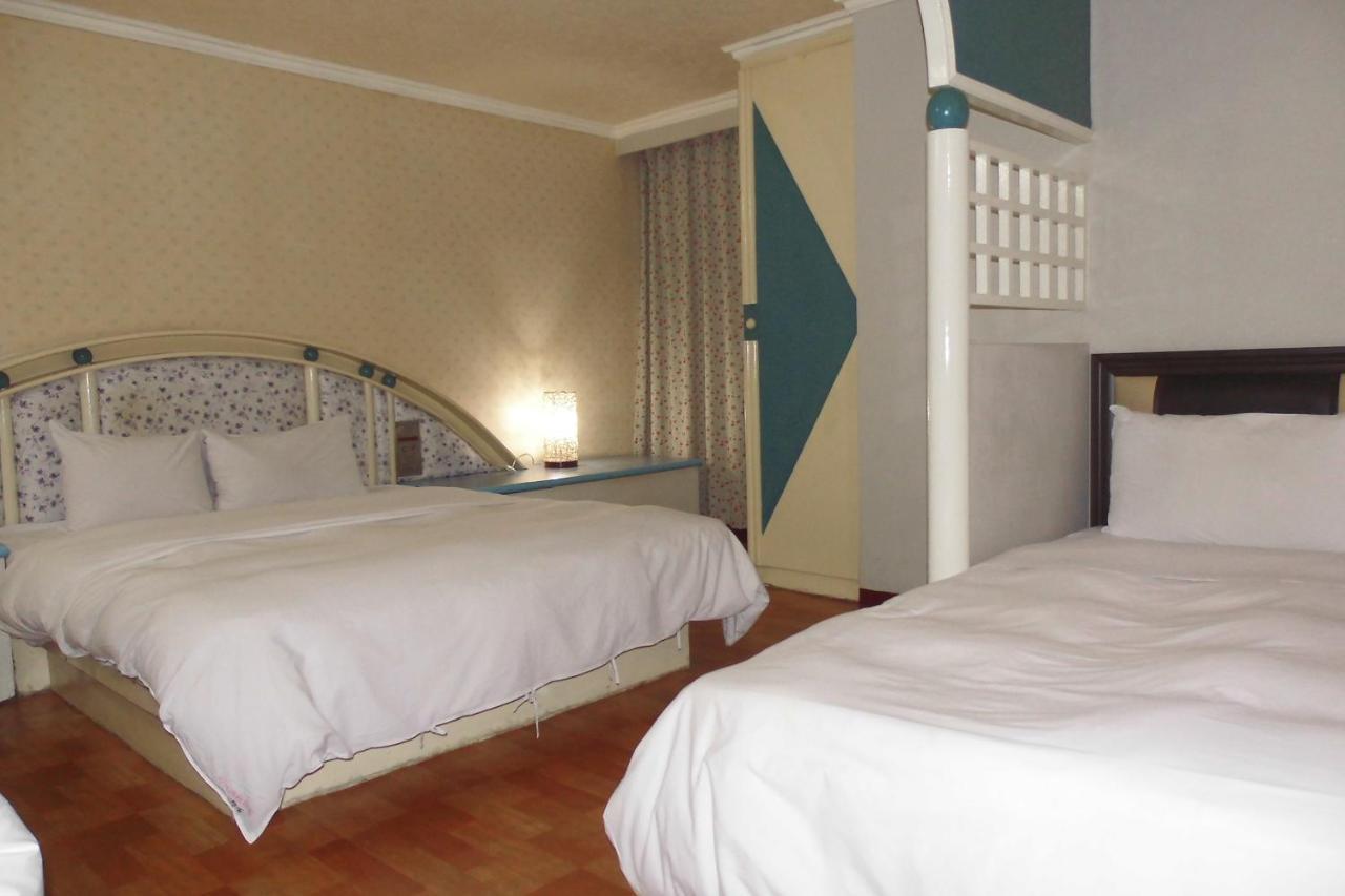 โมเดิร์น พลาซ่า โฮเต็ล Hotel เกาสง ภายนอก รูปภาพ