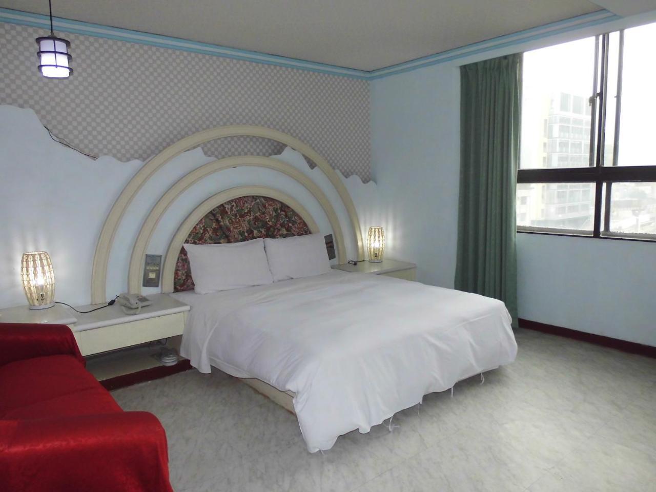 โมเดิร์น พลาซ่า โฮเต็ล Hotel เกาสง ภายนอก รูปภาพ